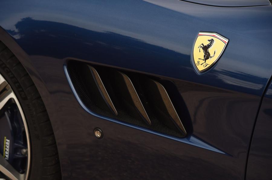 Детали экстерьера Ferrari GTC4Lusso 2016 года  (UK) (фото 5 из 19)